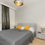 White & Gold Marble Apartment Lodz Fabryczna By Noclegi Renters