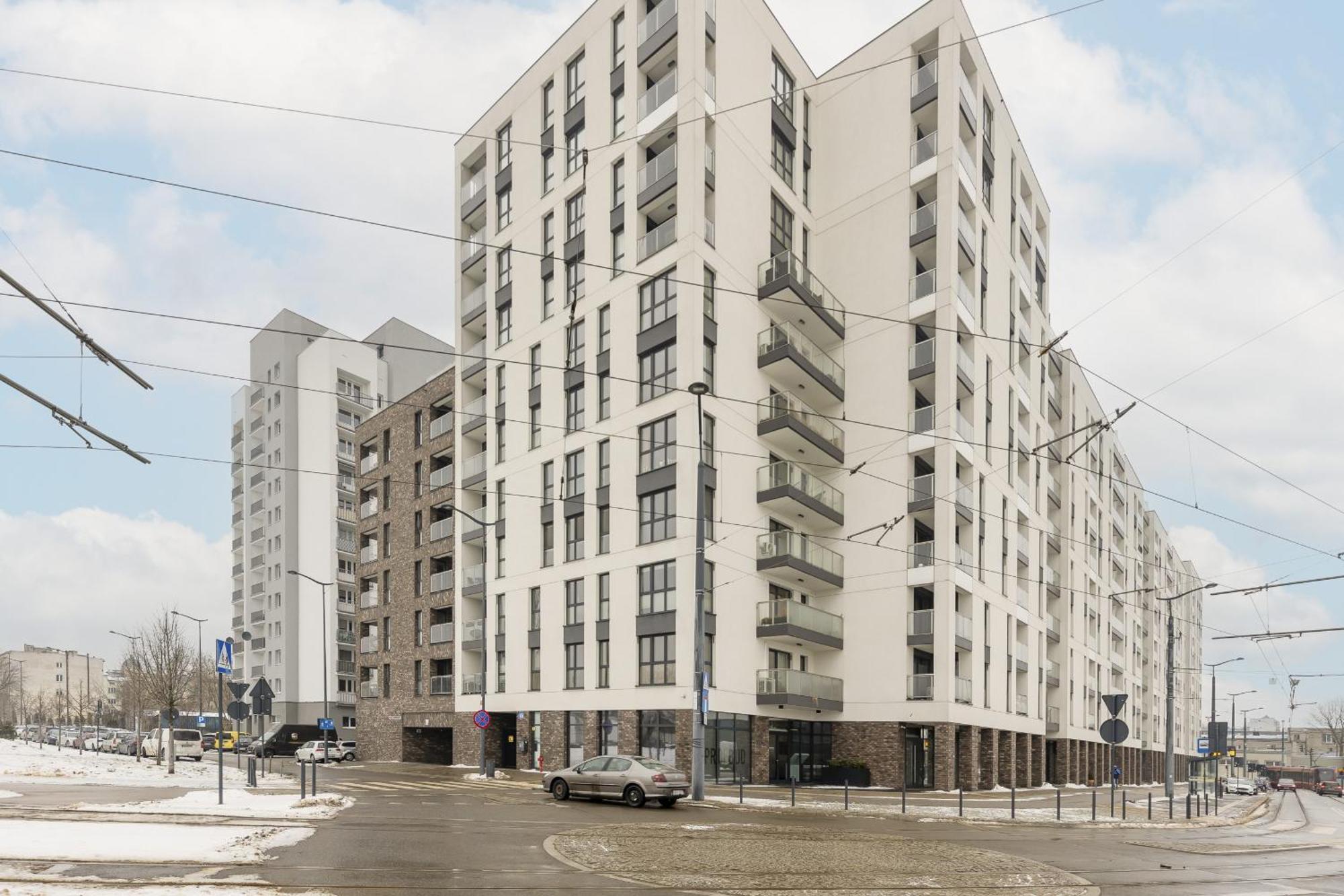 White & Gold Marble Fabryczna By Renters Apartament *