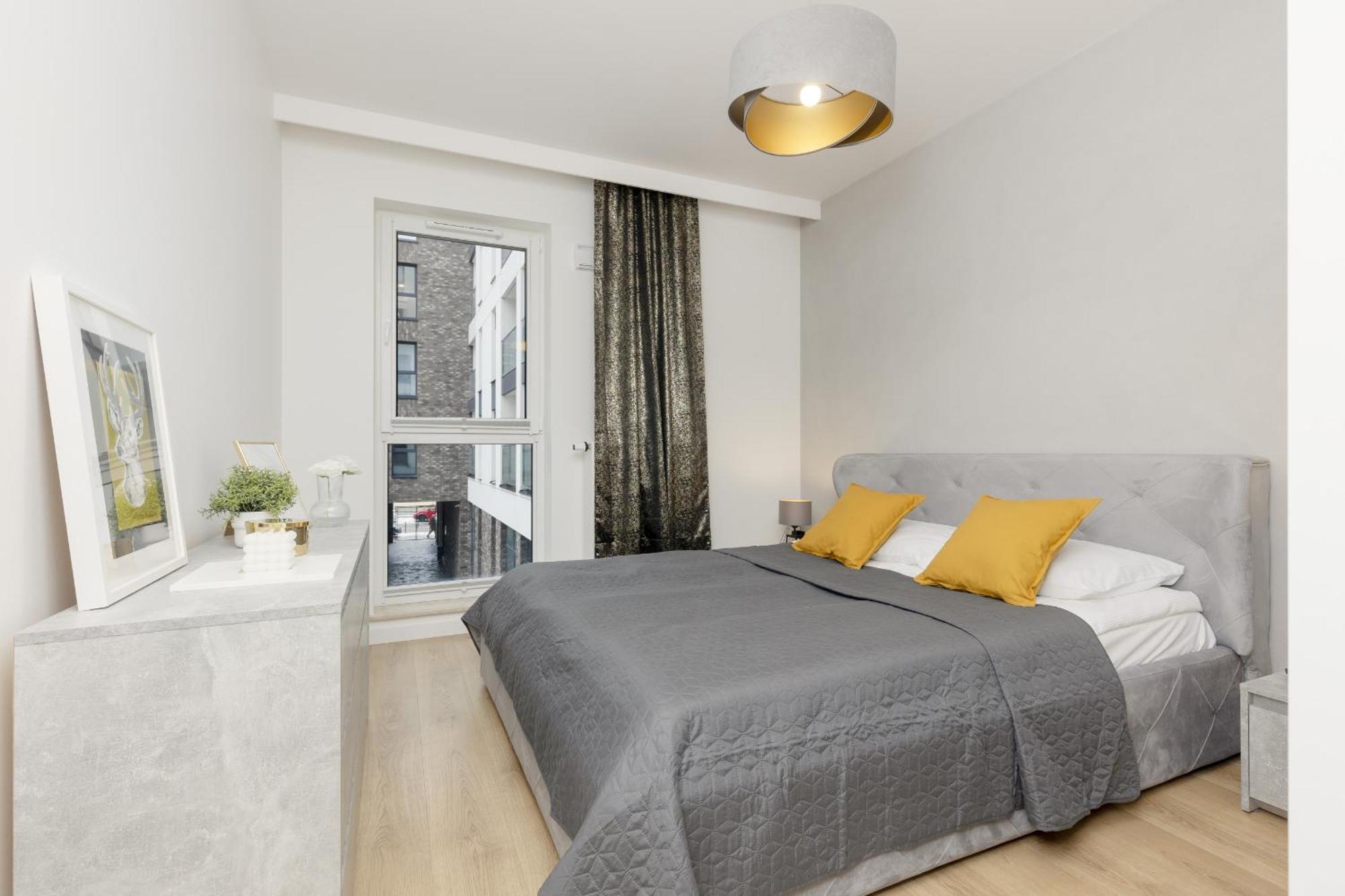 White & Gold Marble Fabryczna By Renters *